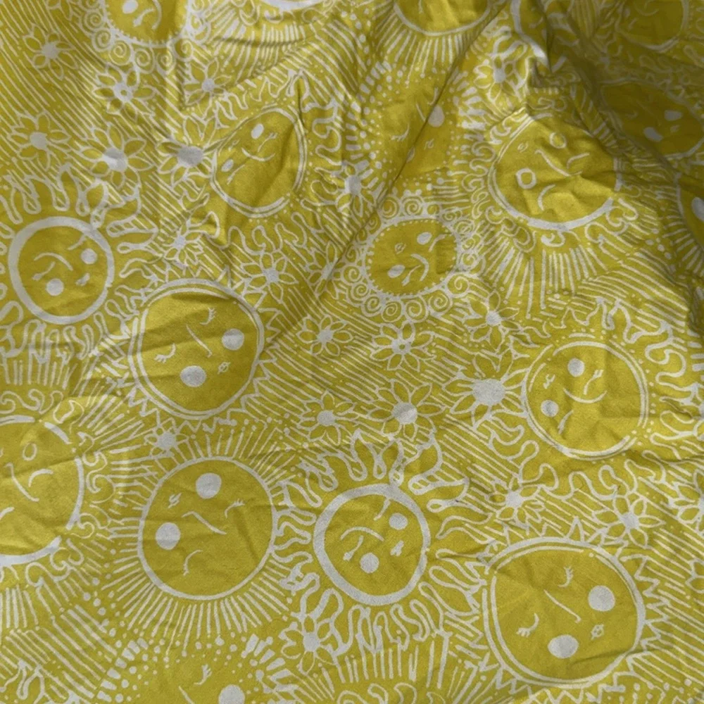 LILLY PULITZER Twin Comforter in Cheek to Cheek Floral Pattern with 1 Sham - Picture 5 of 6